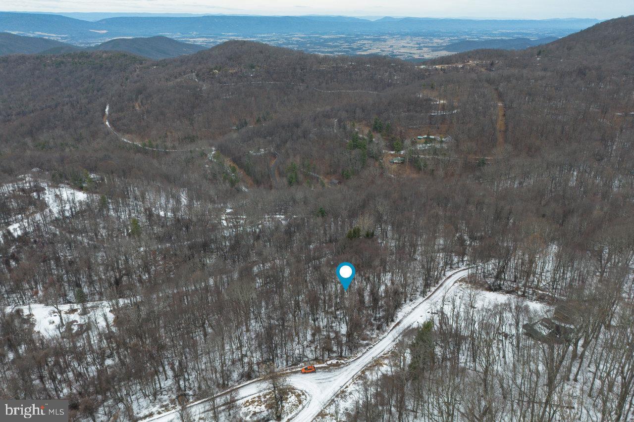 SKYLINE LAKES - Land