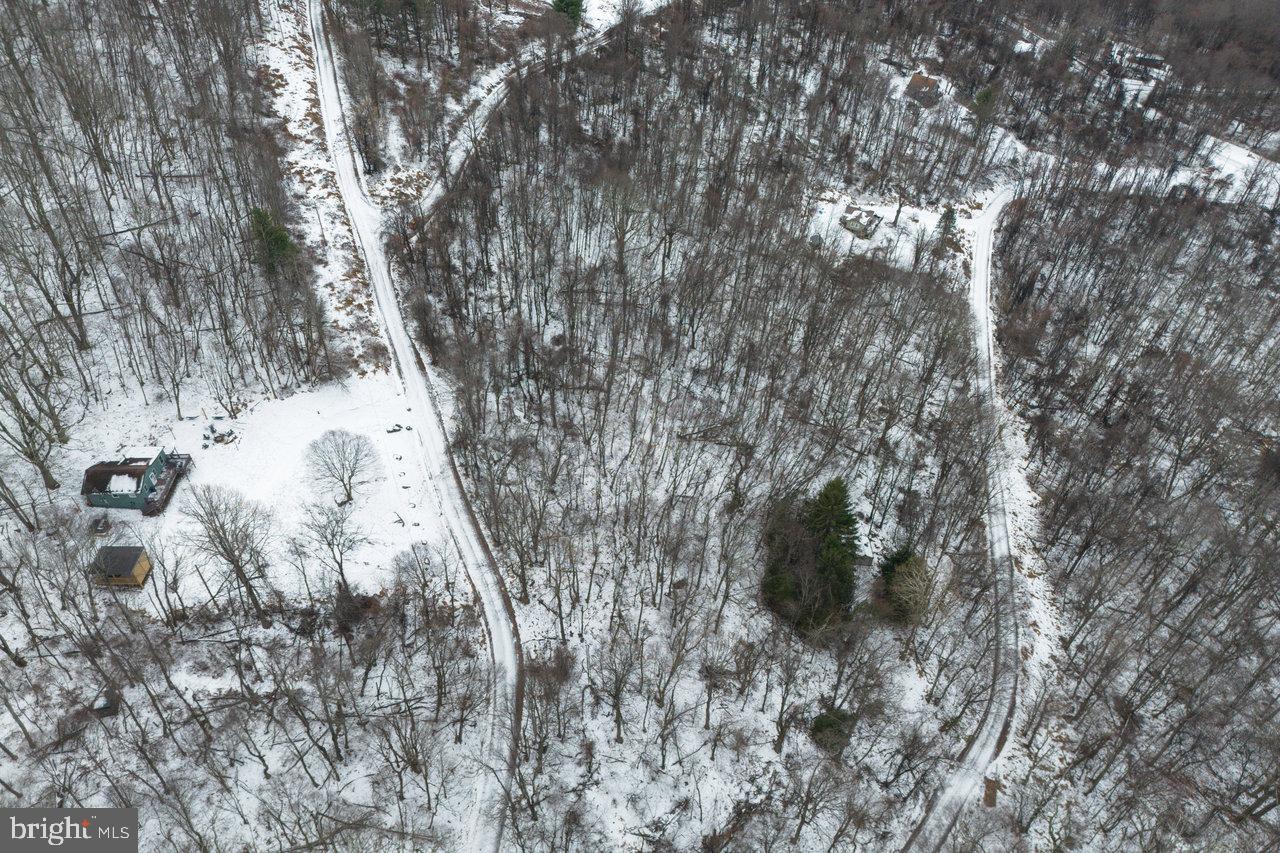 SKYLINE LAKES - Land