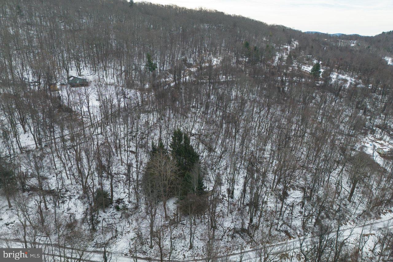 SKYLINE LAKES - Land