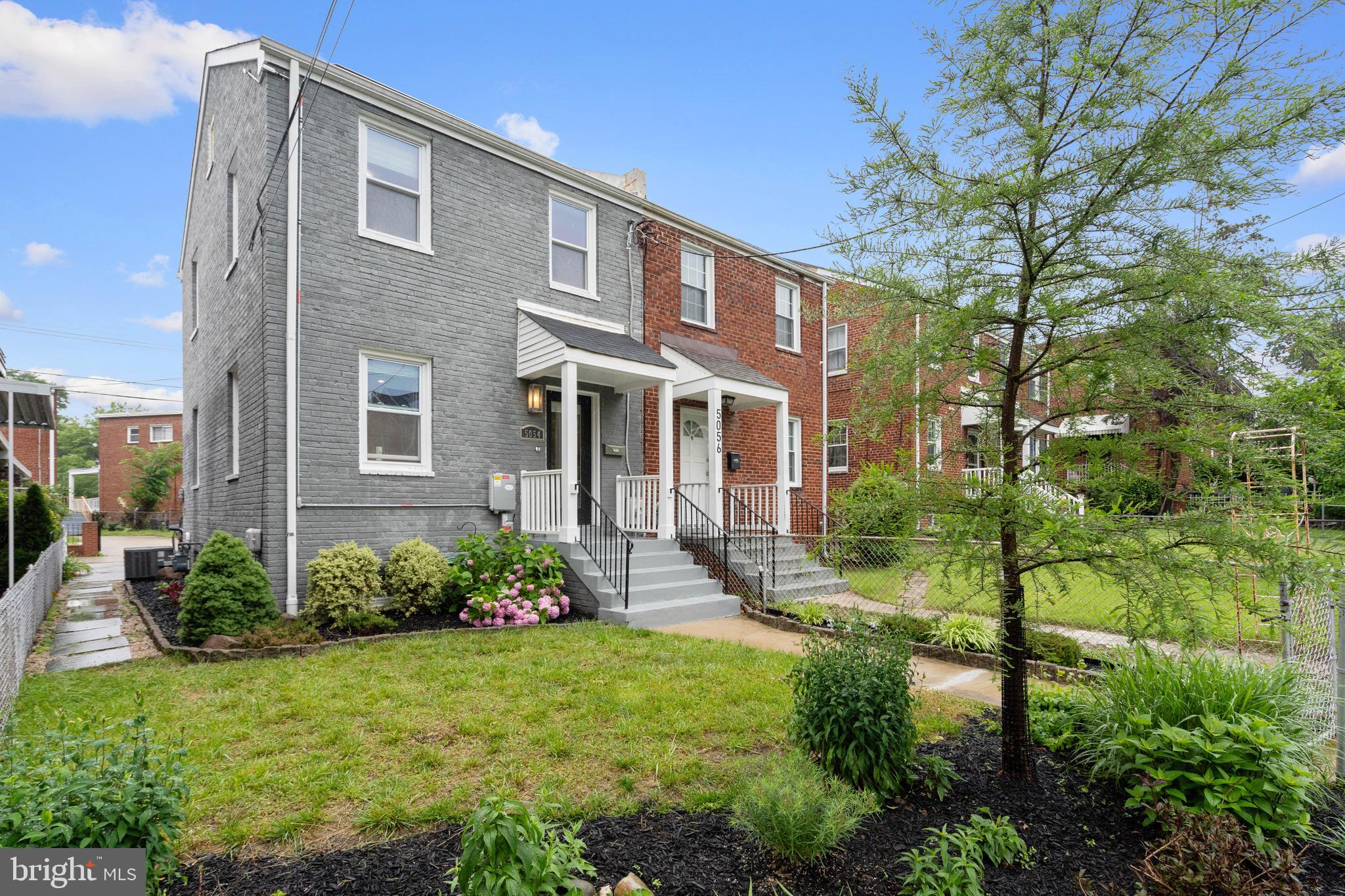 5054 8TH STREET NE