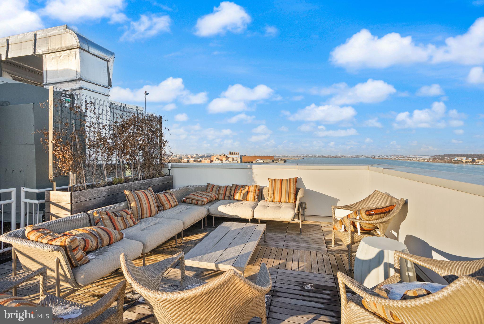 OLD TOWN ALEXANDRIA - Residential