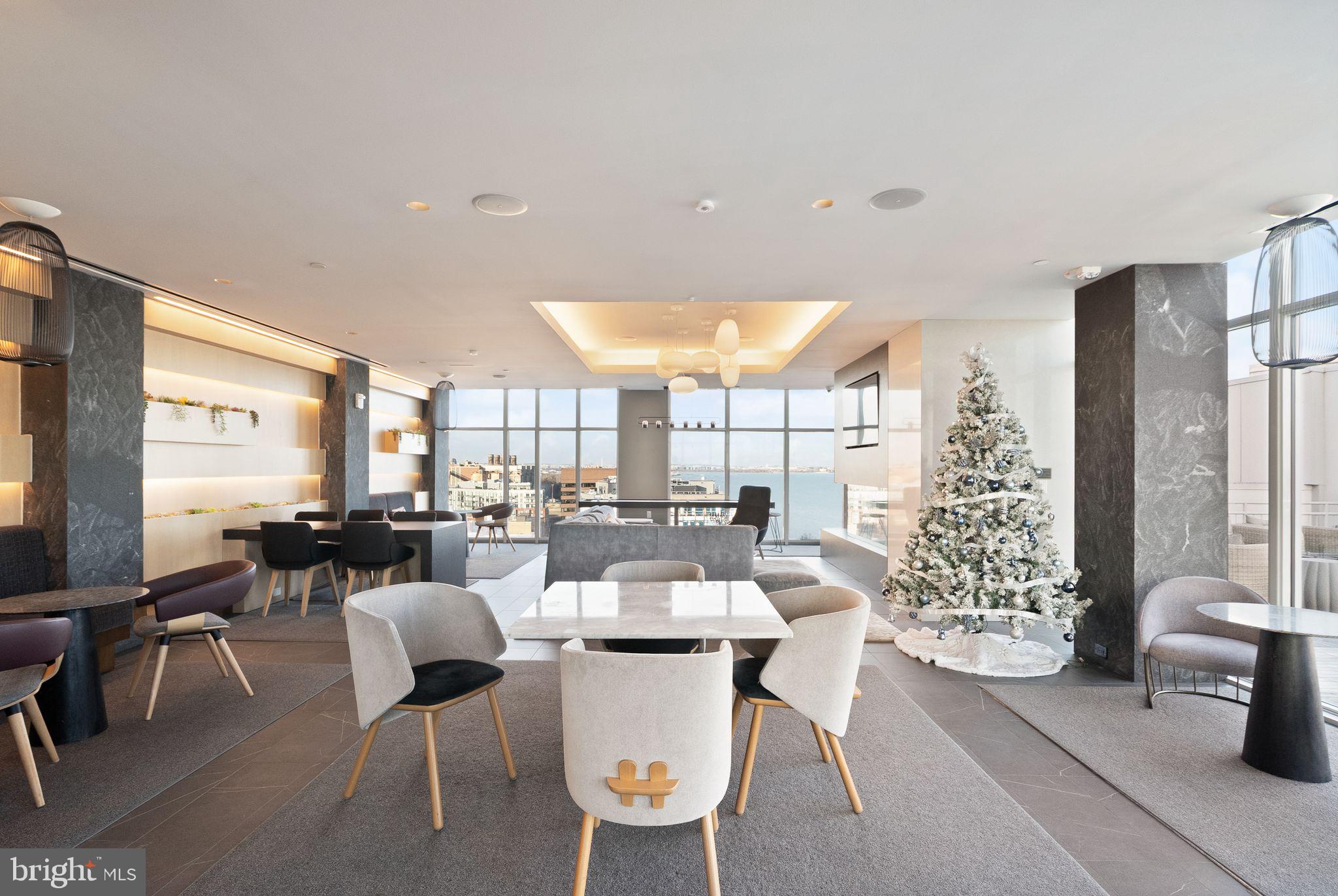 OLD TOWN ALEXANDRIA - Residential