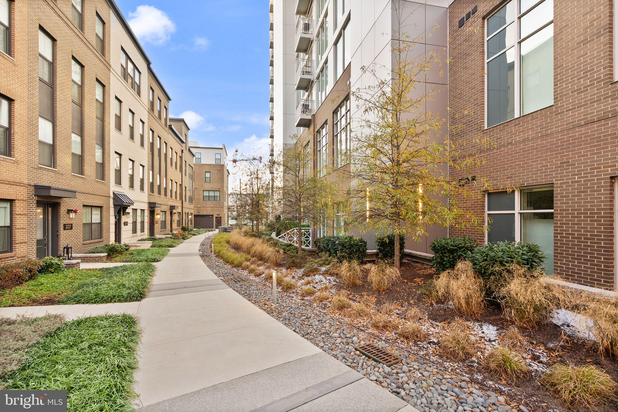 OLD TOWN ALEXANDRIA - Residential