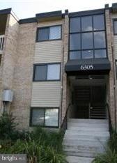 Well maintained upper level 2 bedroom condo available on or about March 1st. Located near public transportation, shopping and restaurants. Pets on a case by case basis.