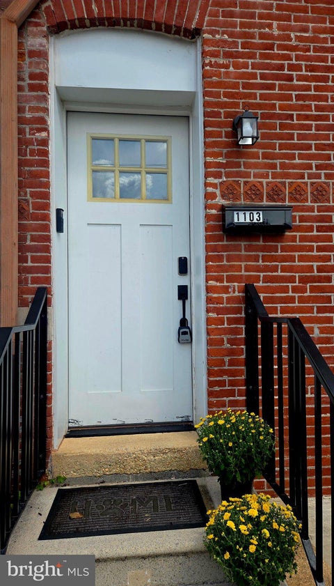 Townhouse For Sale - 1103 W 6th Street<br/> New Castle County, WILMINGTON, DE 19805