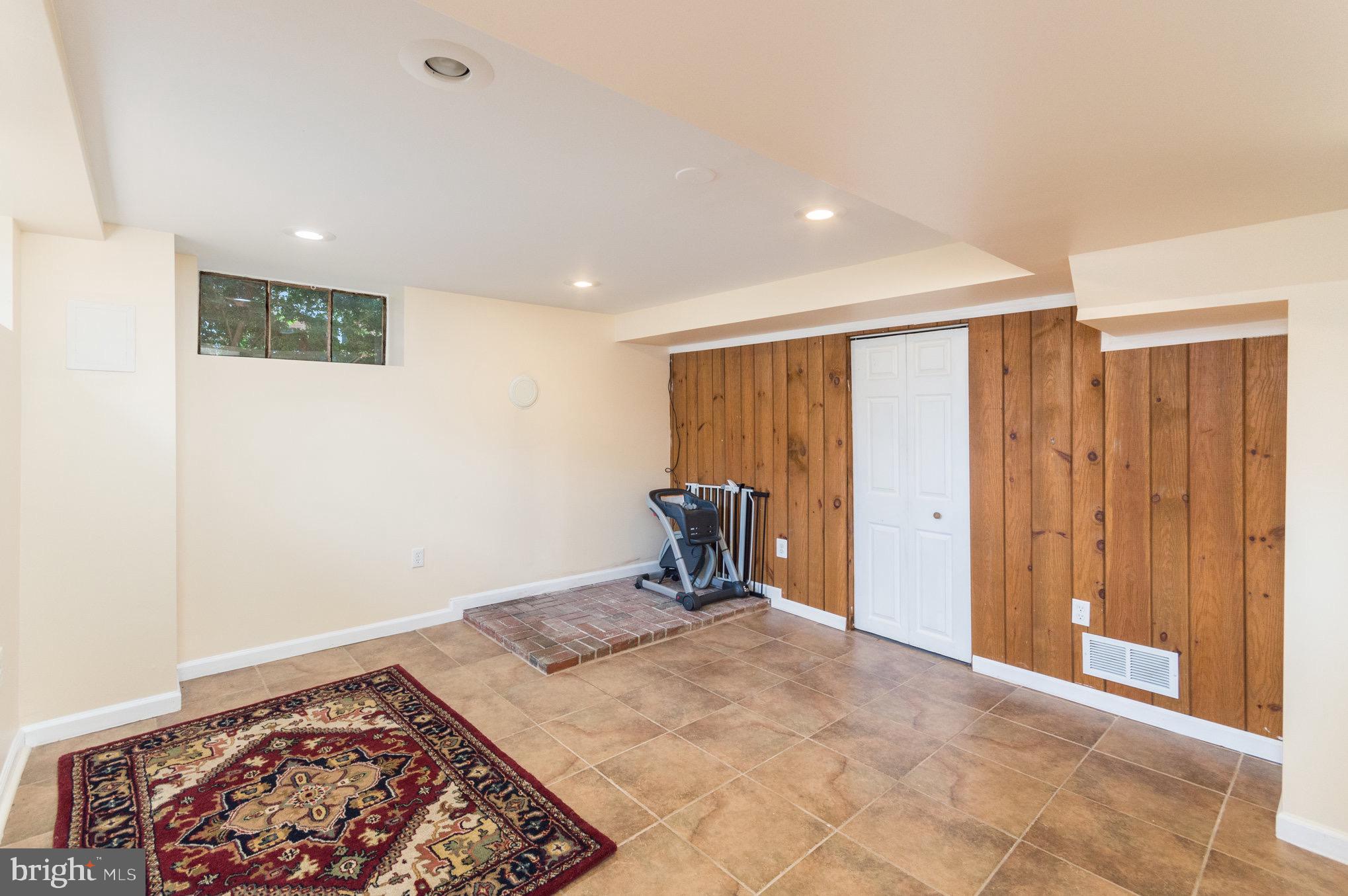 GLEBEWOOD VILLAGE - Residential Lease