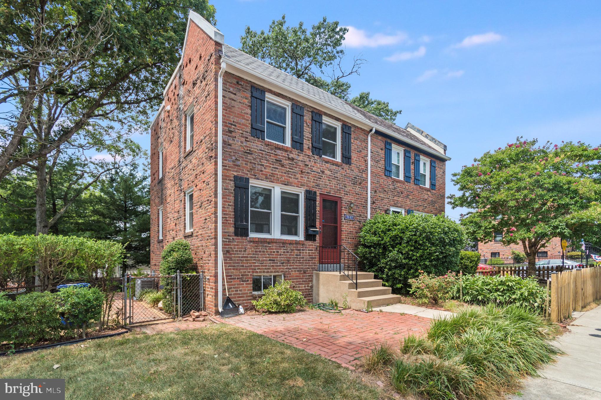 GLEBEWOOD VILLAGE - Residential Lease