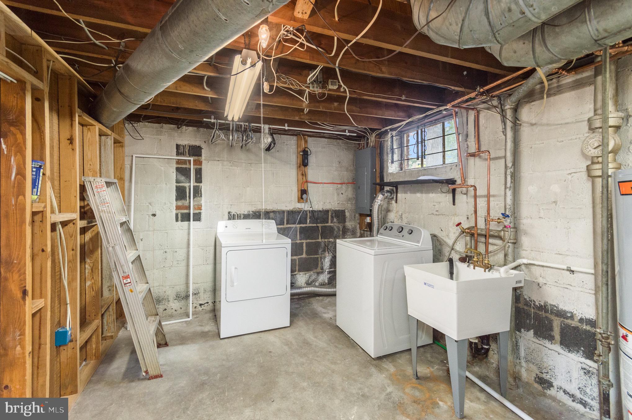 GLEBEWOOD VILLAGE - Residential Lease