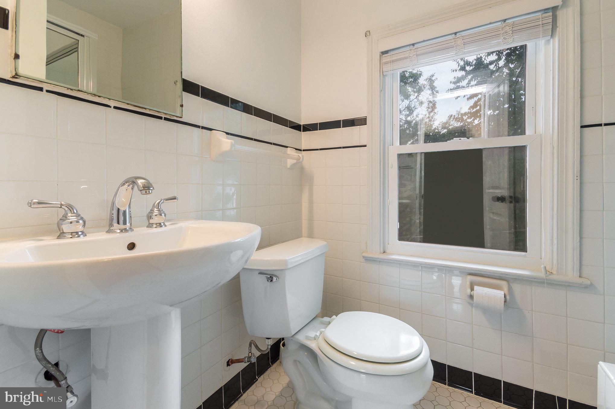 GLEBEWOOD VILLAGE - Residential Lease