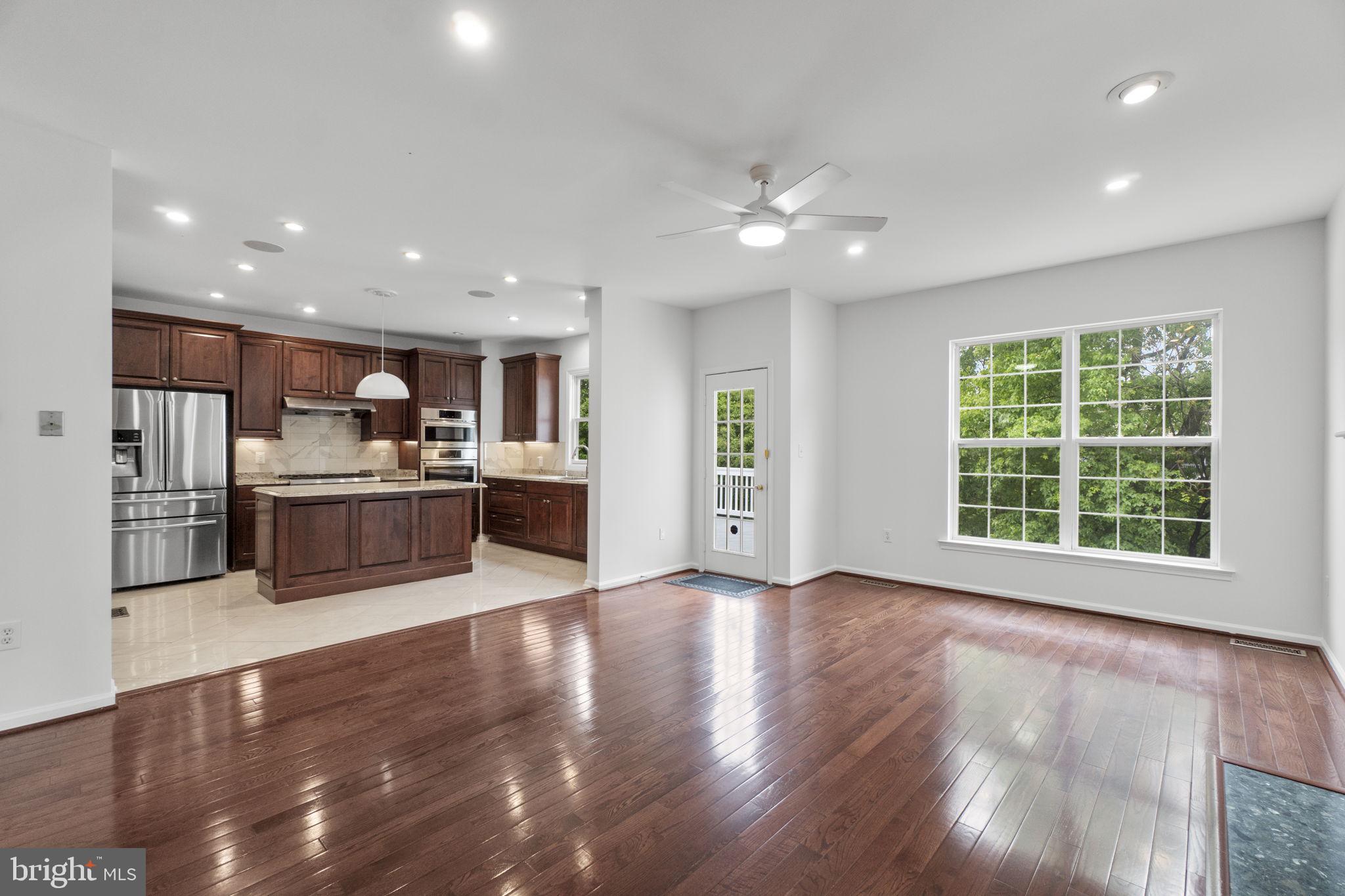 SPRING RIDGE - Residential