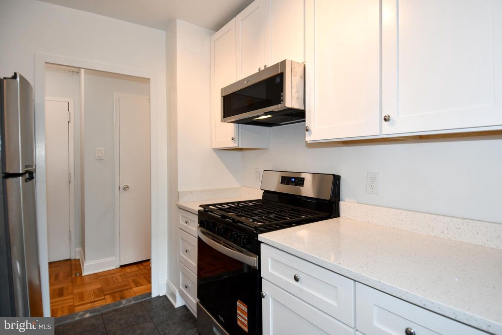 Photo of 4000 Tunlaw Road NW #505, WASHINGTON, DC 20007 (MLS # DCDC2227068)