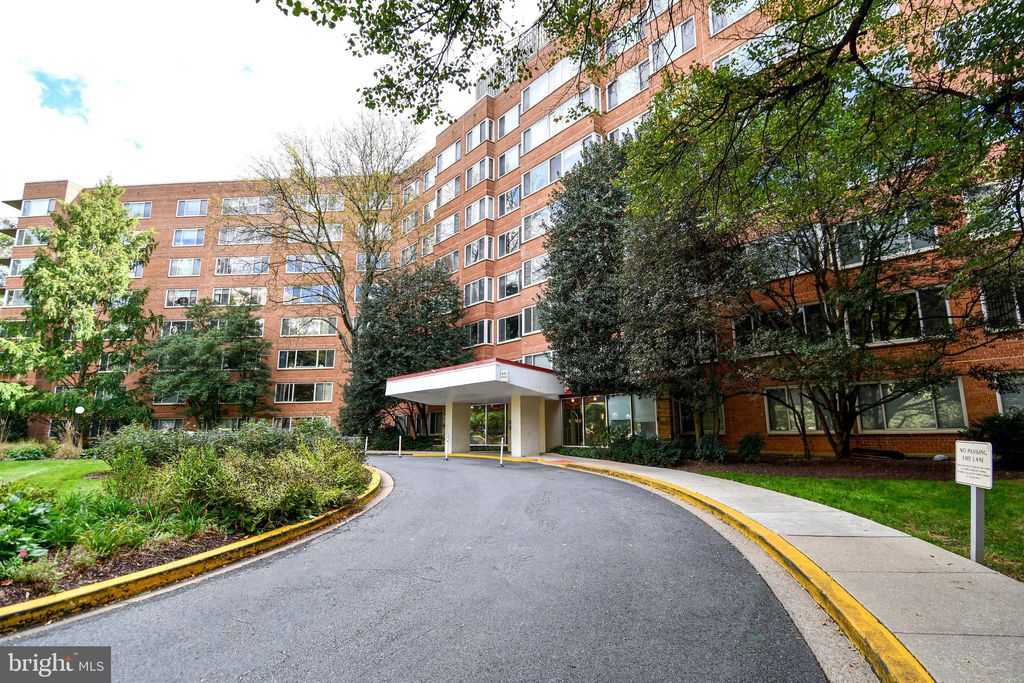 Photo of 4000 Tunlaw Road NW #505, WASHINGTON, DC 20007 (MLS # DCDC2227068)