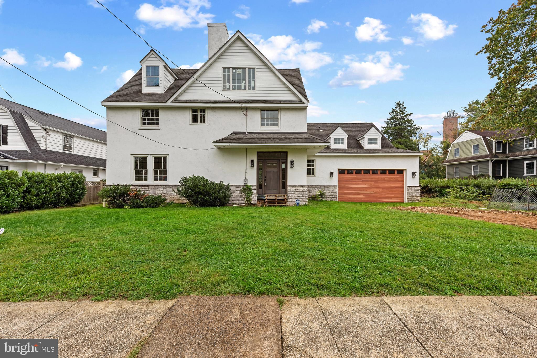 118 W BEECHTREE LANE