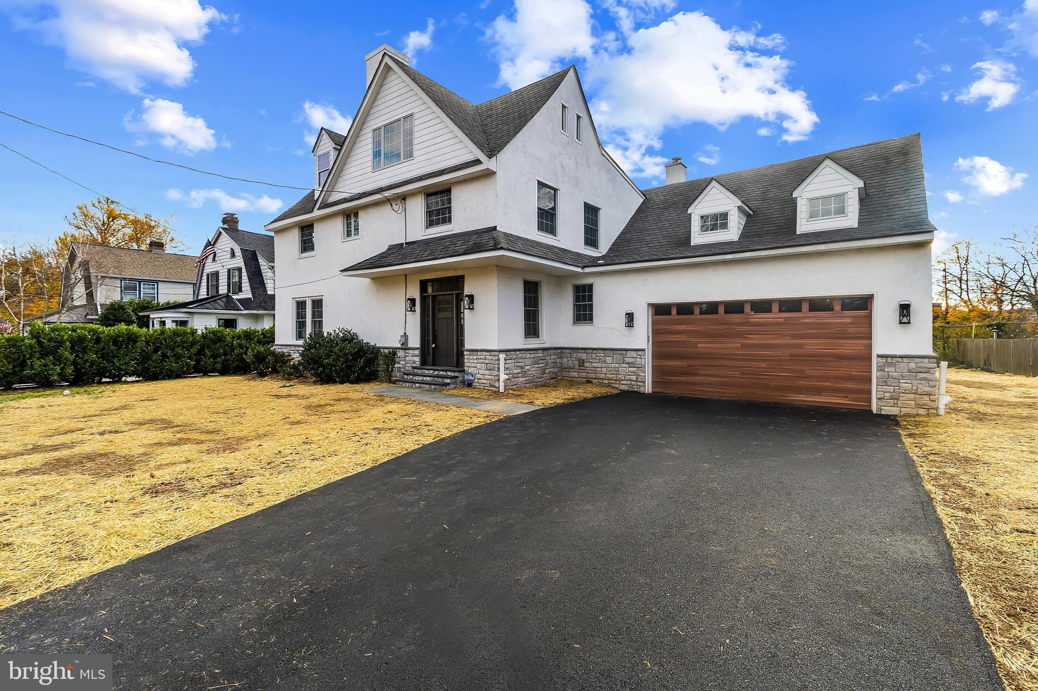 118 W BEECHTREE LANE