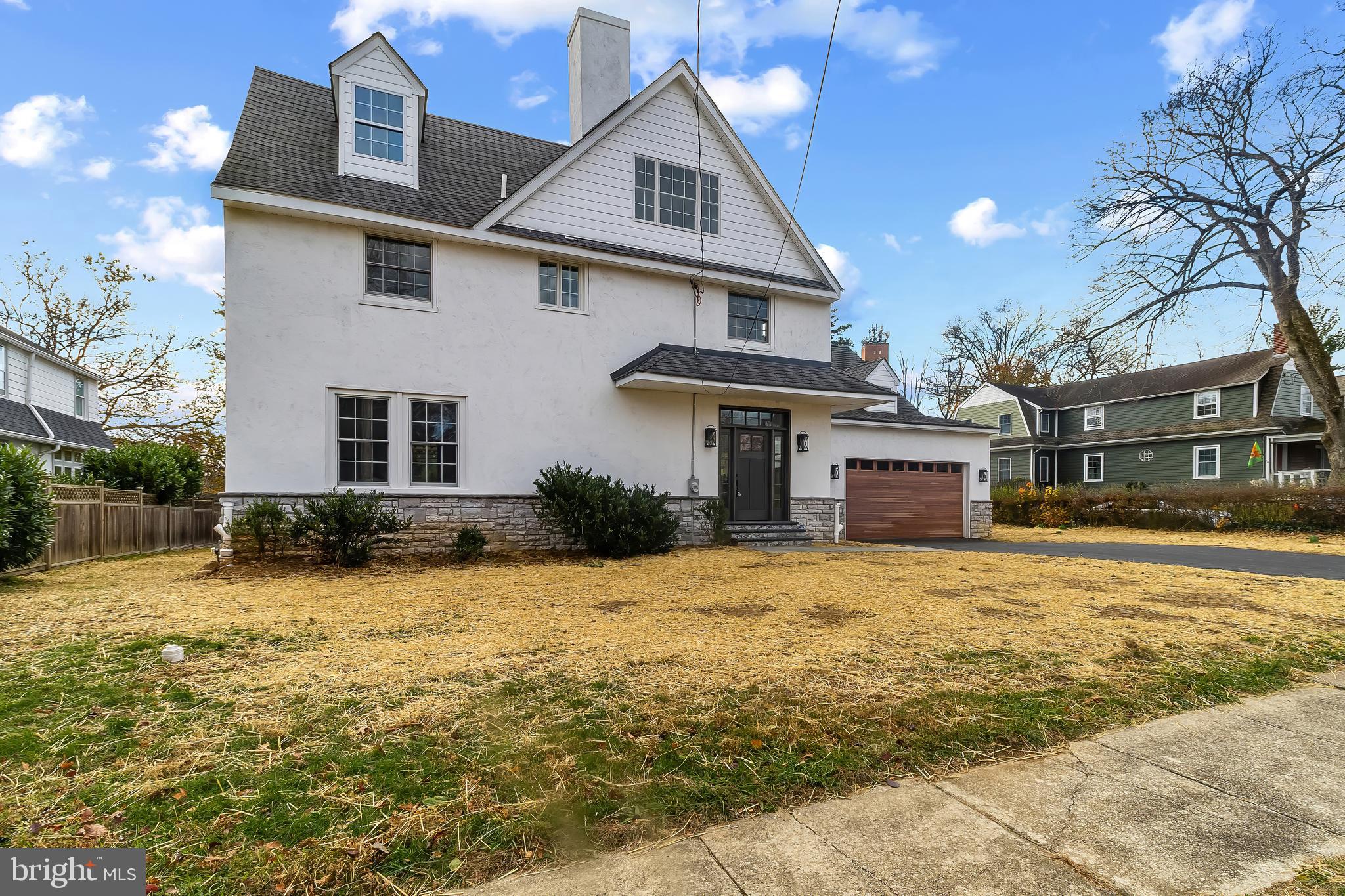 118 W BEECHTREE LANE