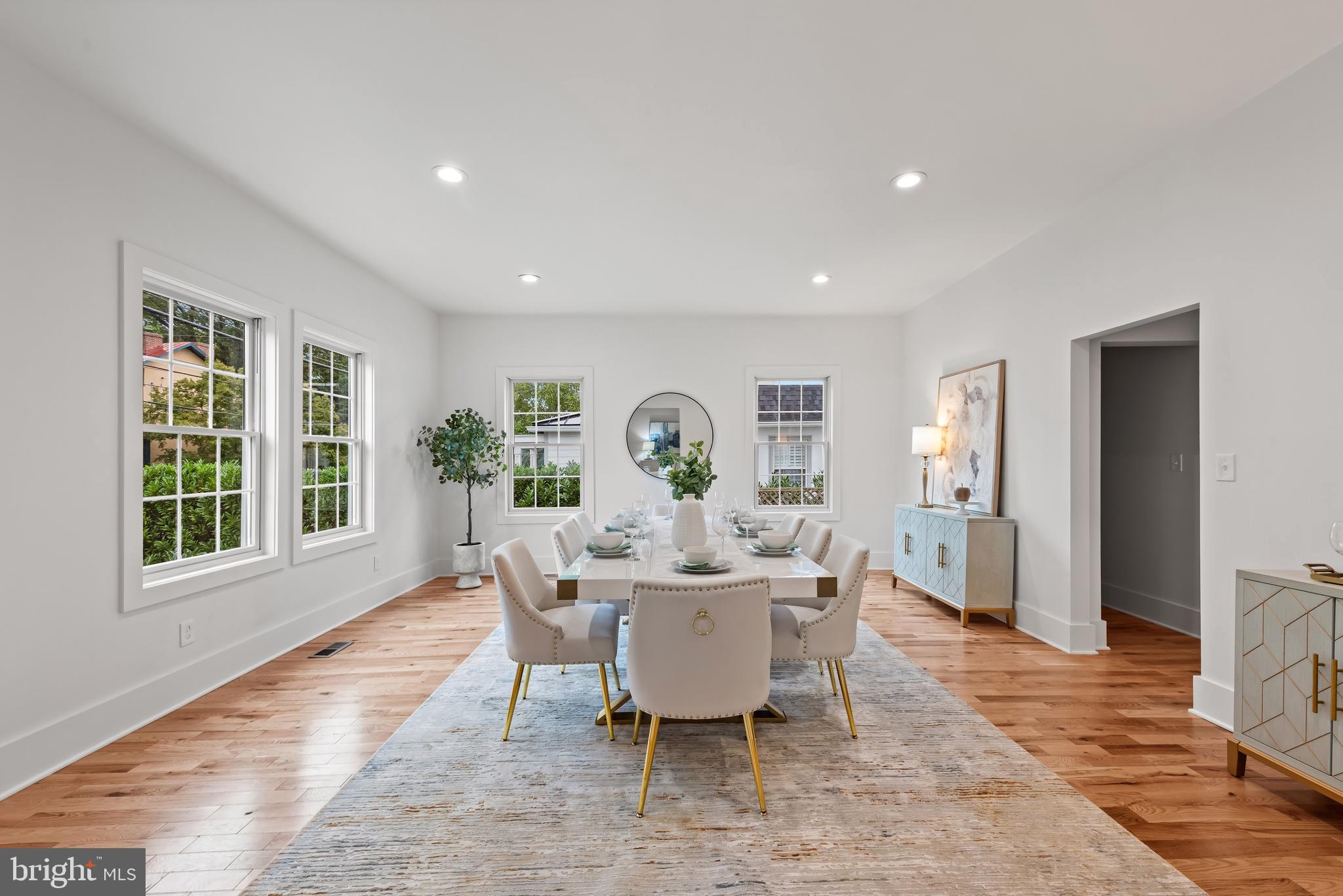 118 W BEECHTREE LANE