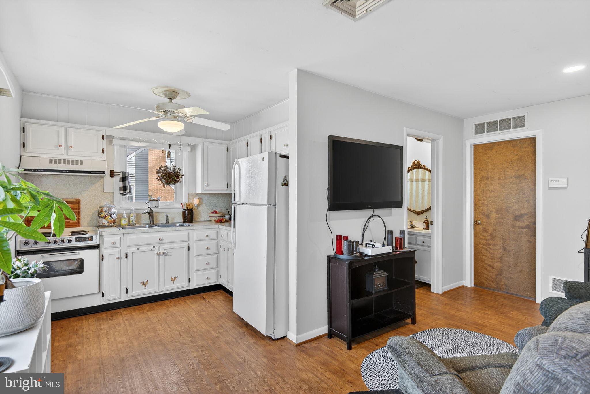 HI VIEW ESTATES - Residential