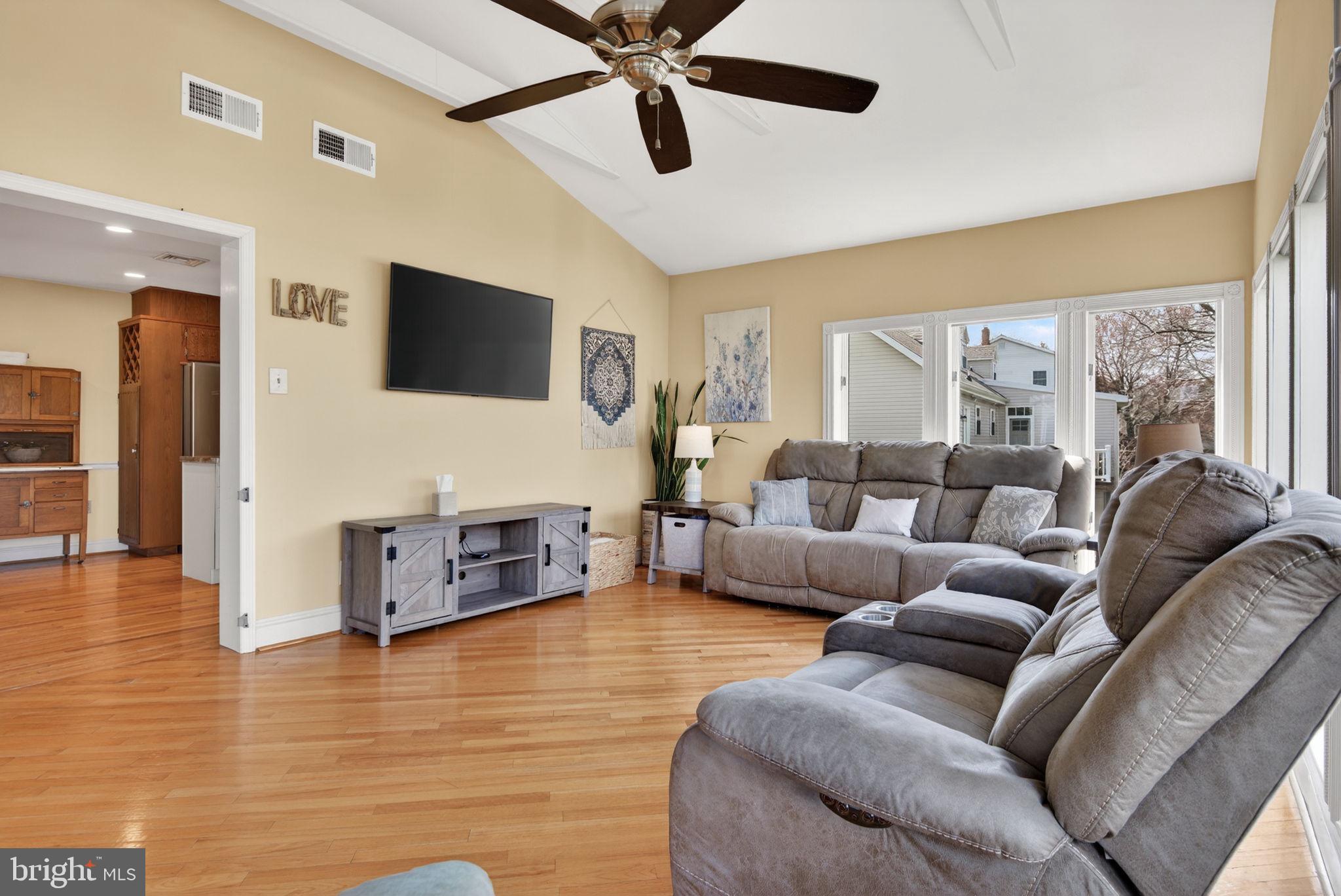 HI VIEW ESTATES - Residential