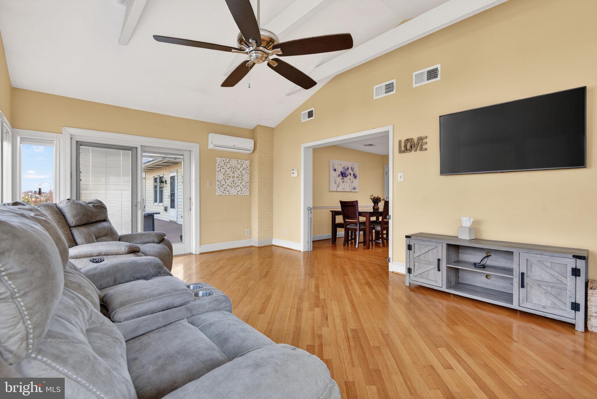 HI VIEW ESTATES - Residential