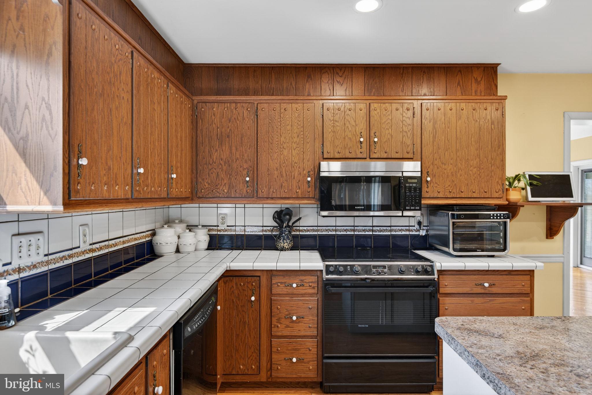 HI VIEW ESTATES - Residential