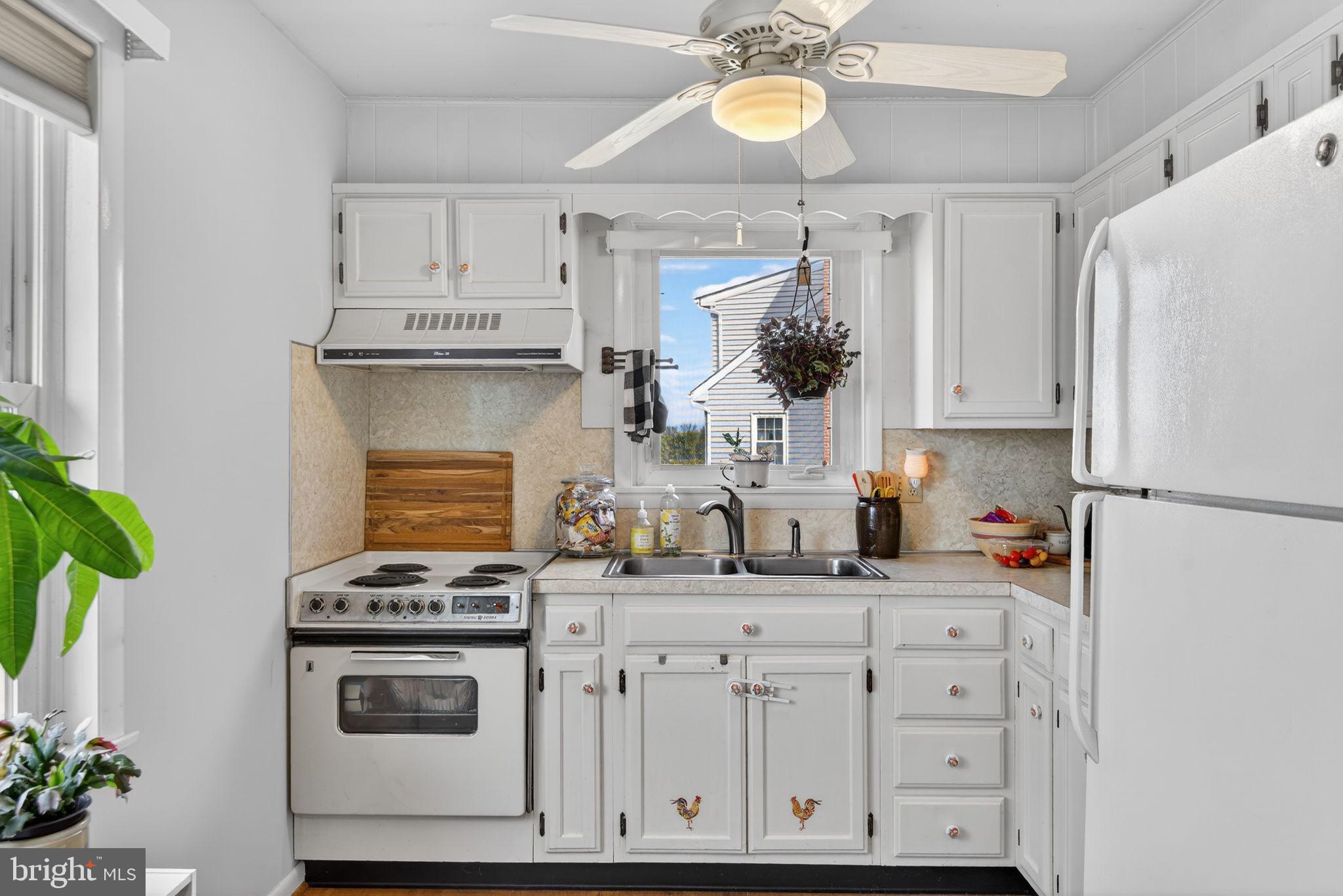 HI VIEW ESTATES - Residential