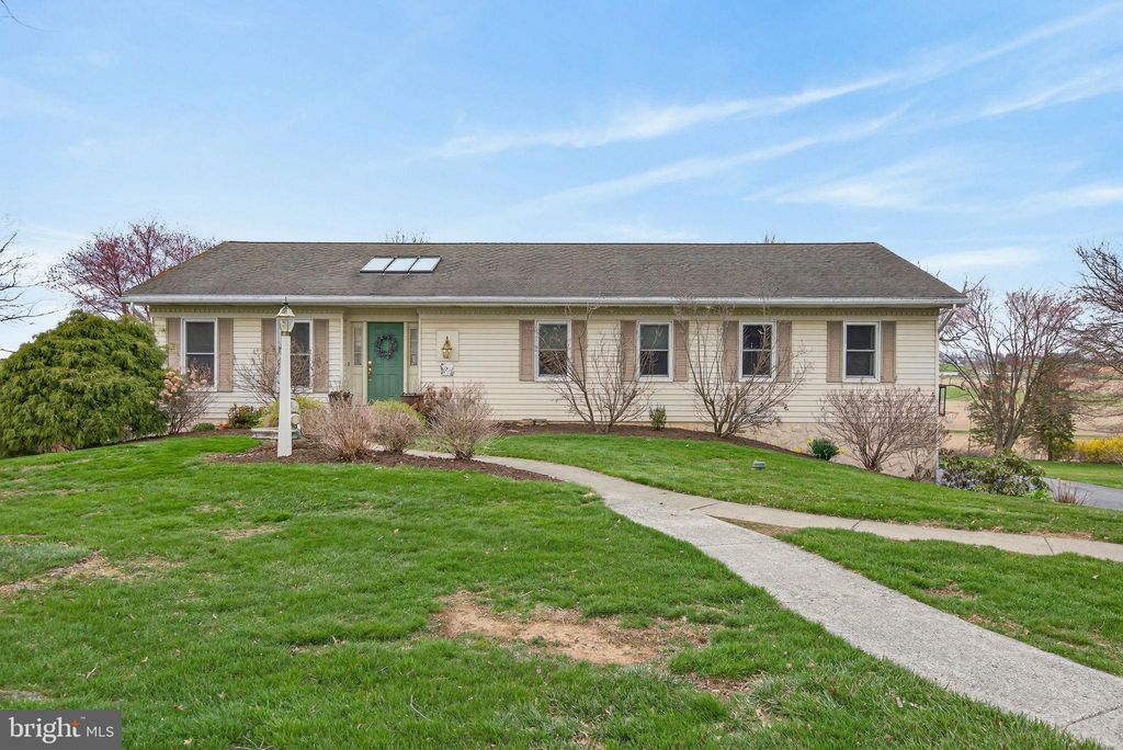 Photo of 579 Hi View Drive, LITITZ, PA 17543 (MLS # PALA2085388)