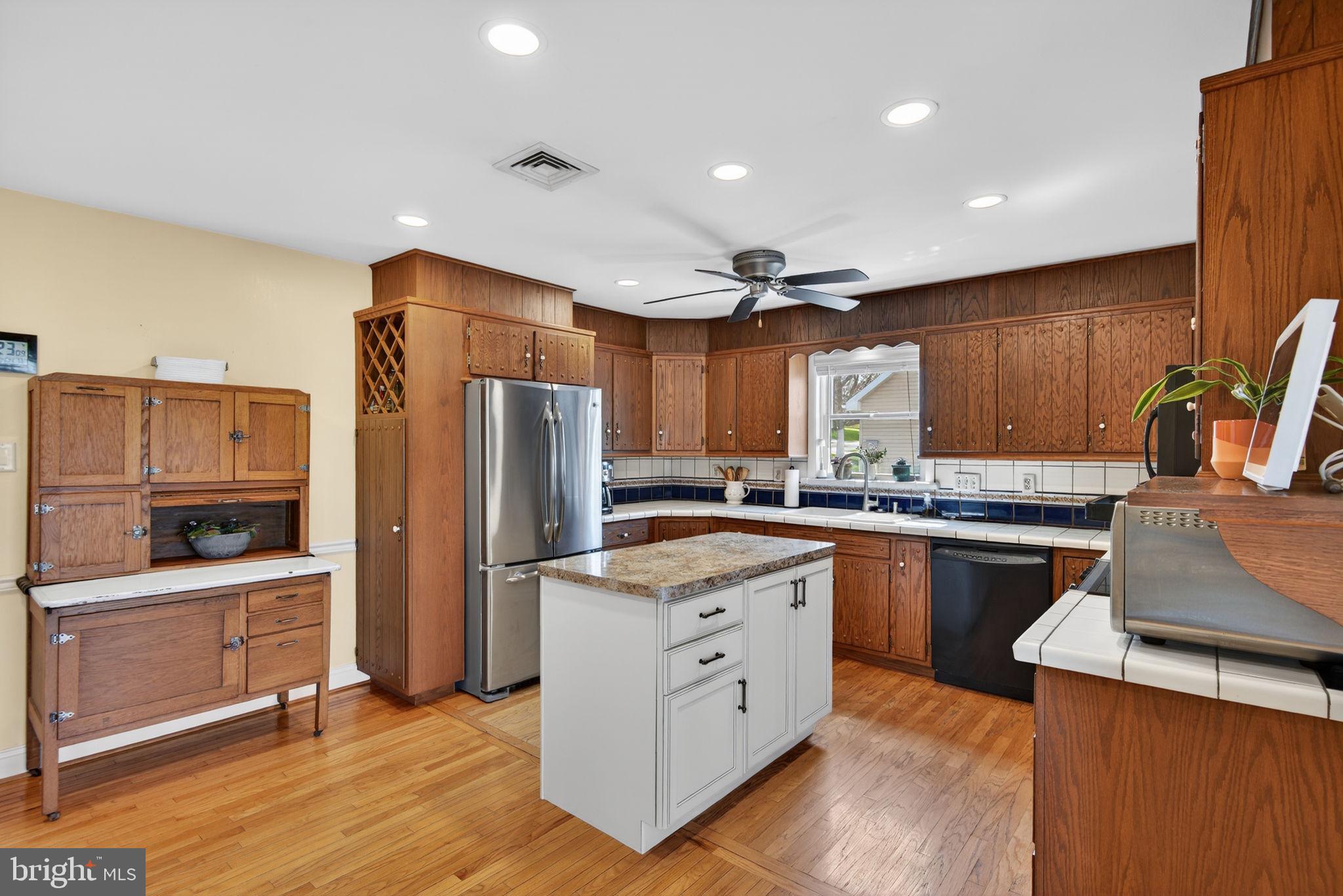 HI VIEW ESTATES - Residential