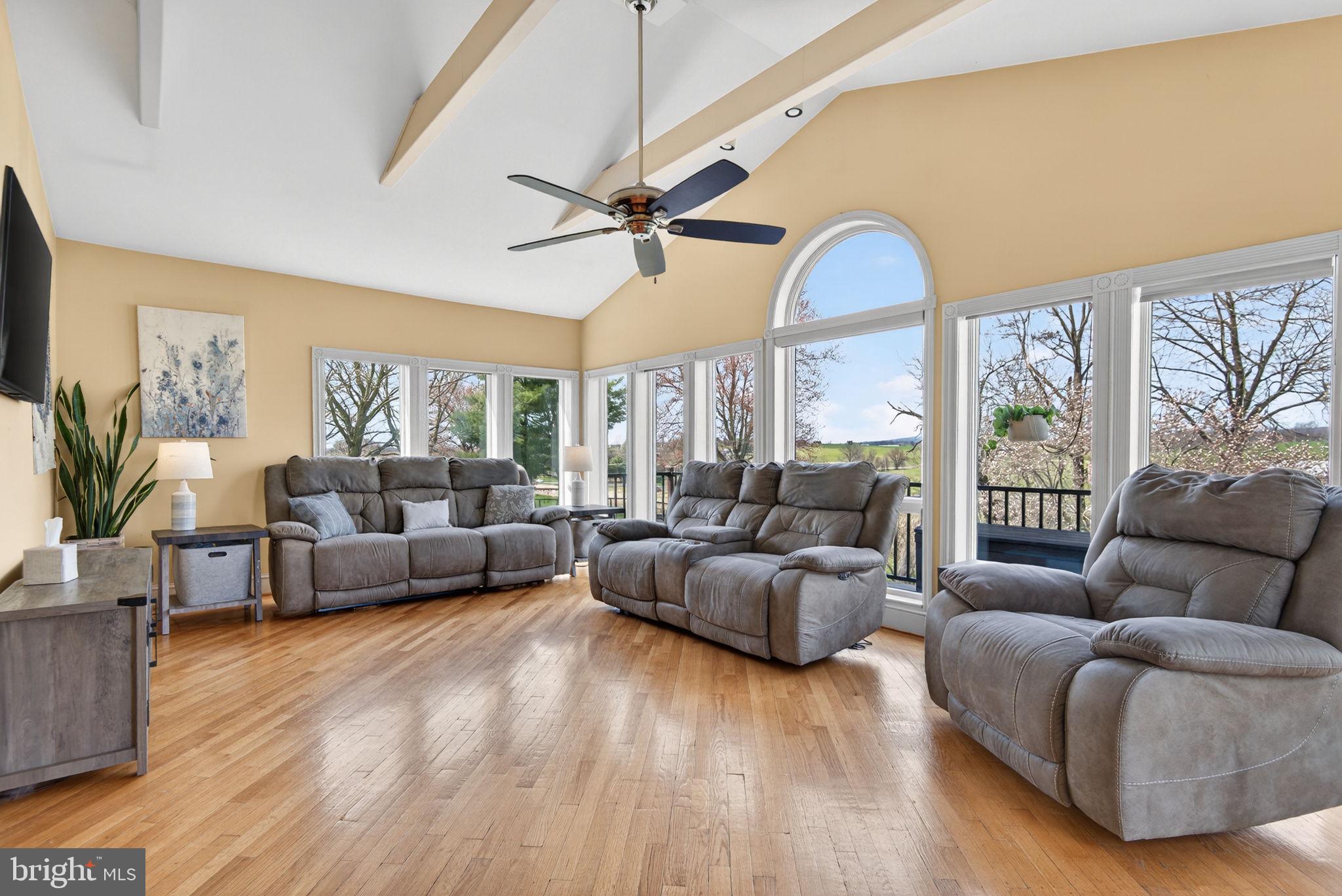 HI VIEW ESTATES - Residential