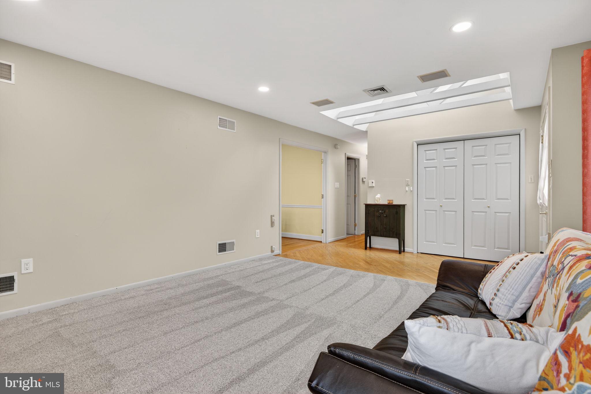 HI VIEW ESTATES - Residential