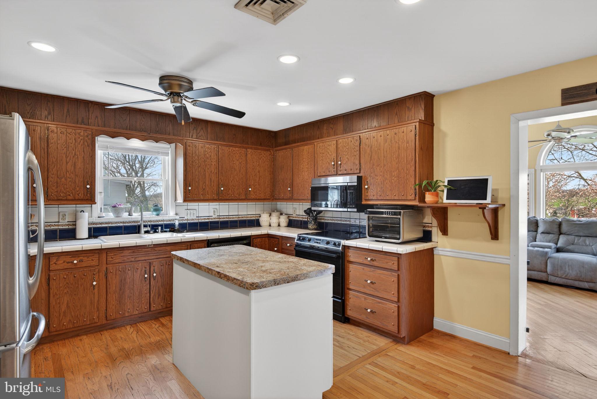 HI VIEW ESTATES - Residential