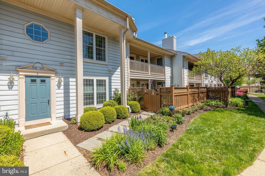 Come see this light and bright 2 bedroom 2 bath condo near so much. I 95, I 495, I395, Kingstown Shopping Town Center.  Sit by the fireplace on cold days. Wine rack in kitchen. Washer and dryer in unit. Enjoy a cup of coffee on your own deck.  There is plenty of space to spread out and enjoy. This one is sure to please.