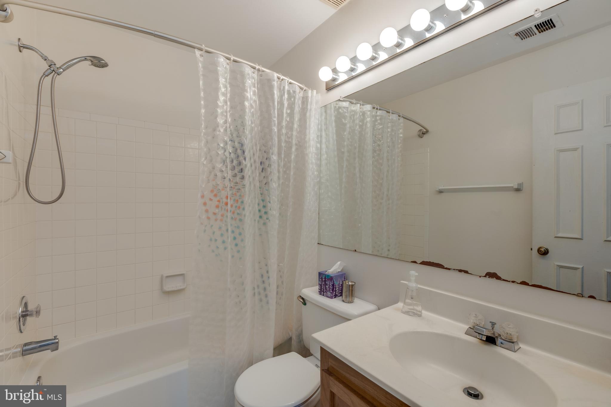 ESSEX HOUSE - Residential Lease