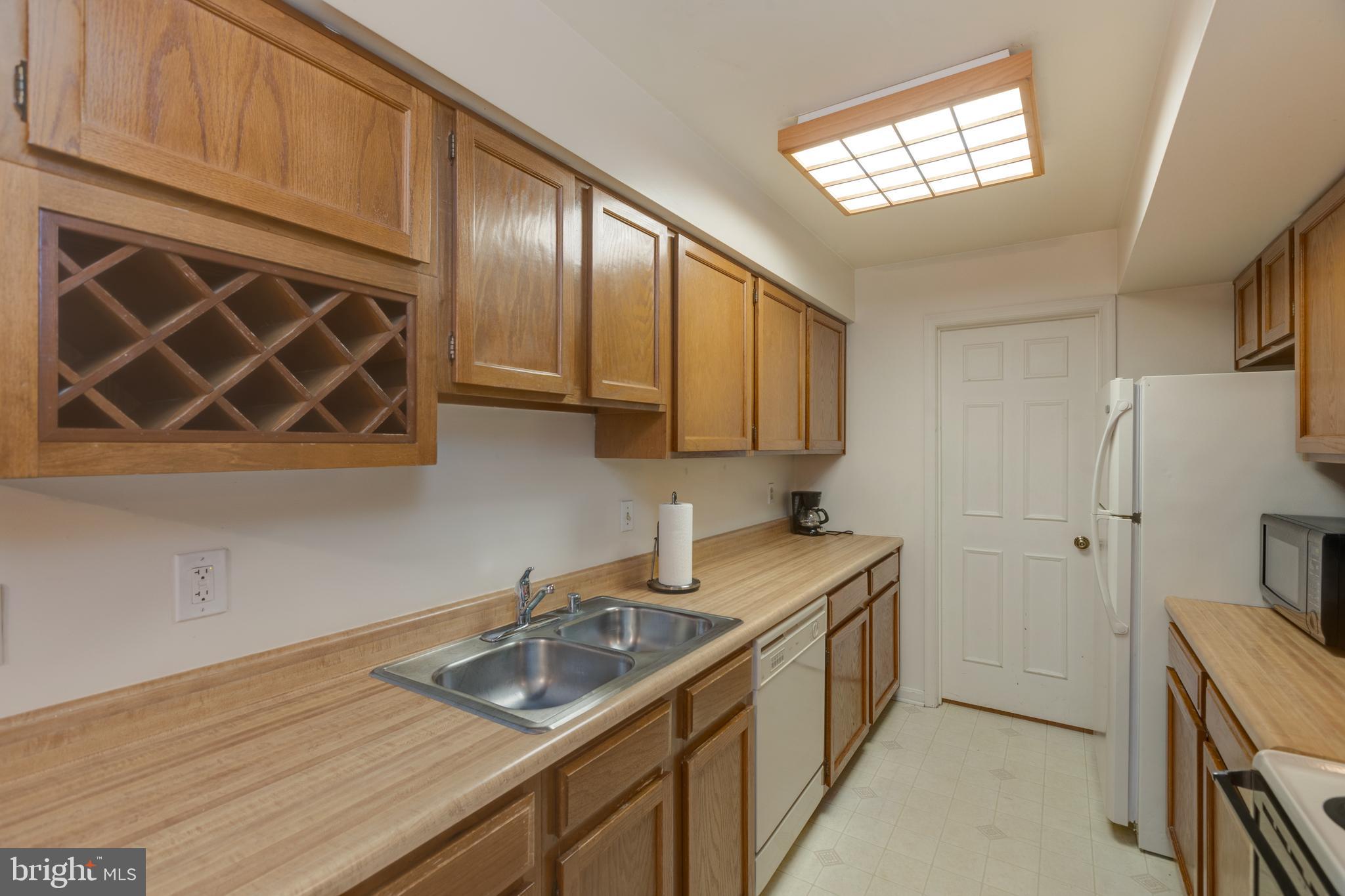 ESSEX HOUSE - Residential Lease