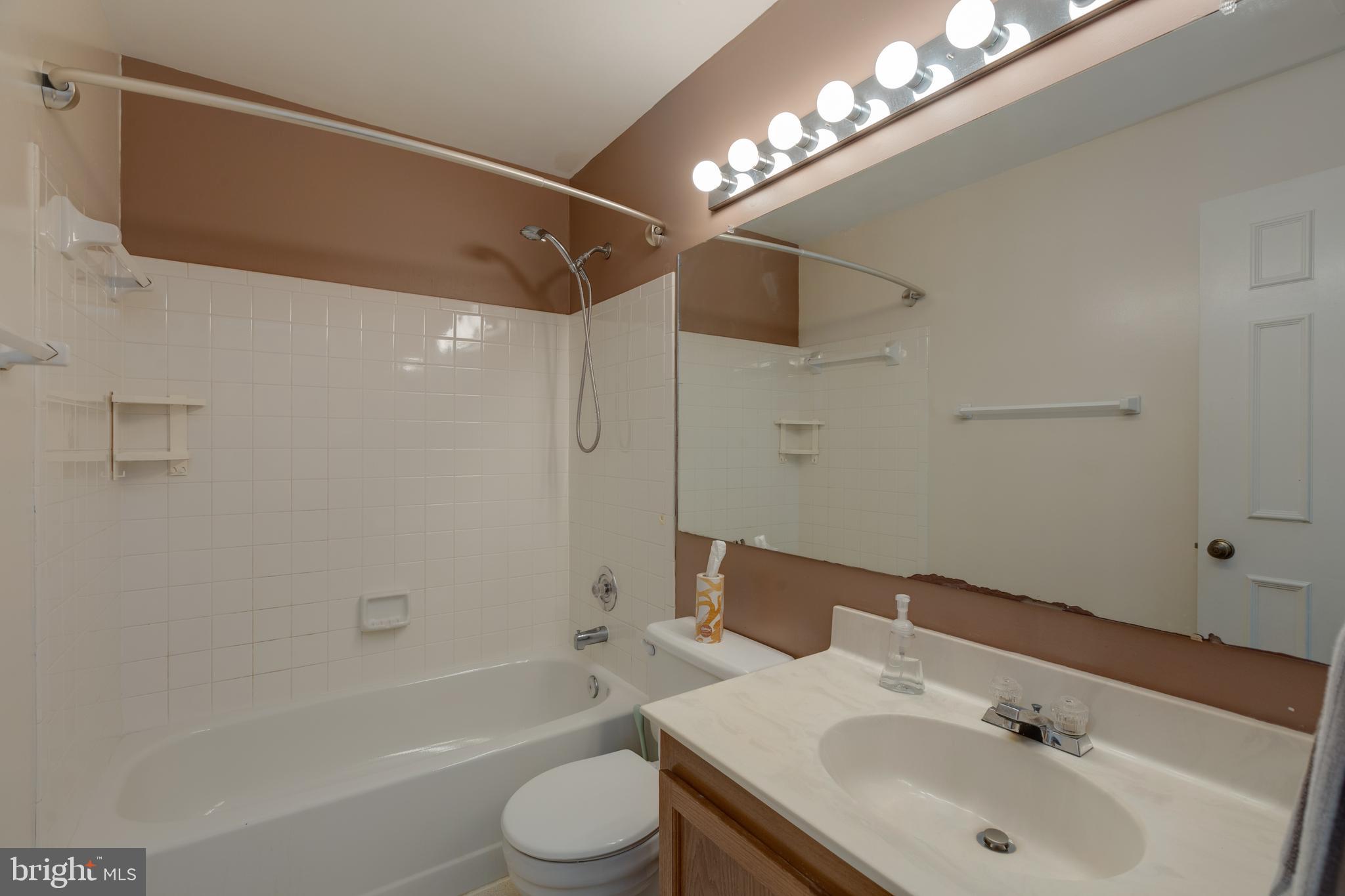 ESSEX HOUSE - Residential Lease