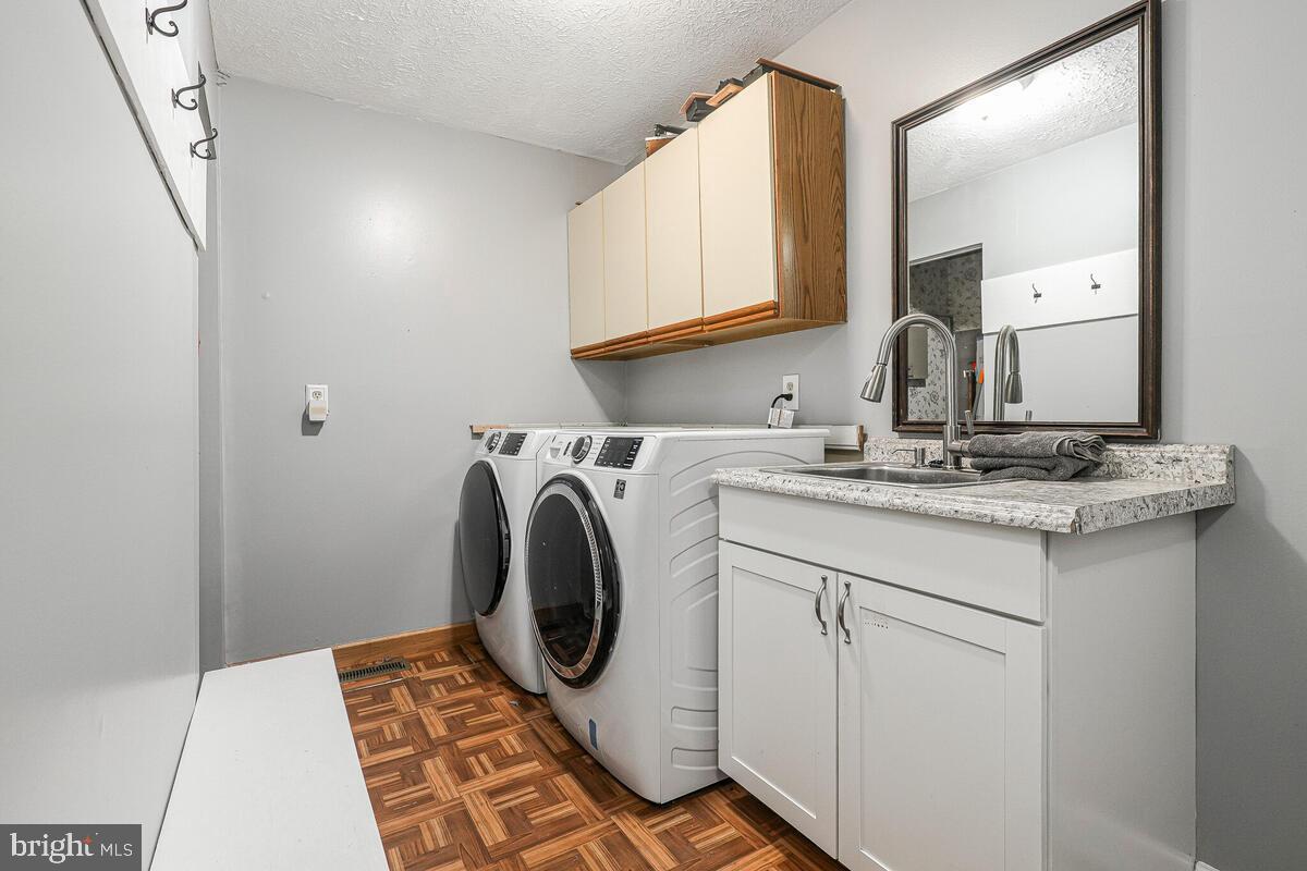 PINE GROVE ESTATES - Residential