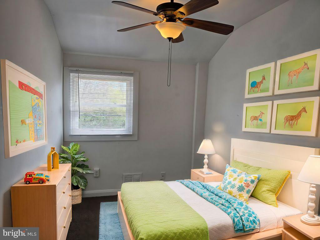 CHARLESMONT - Residential Lease