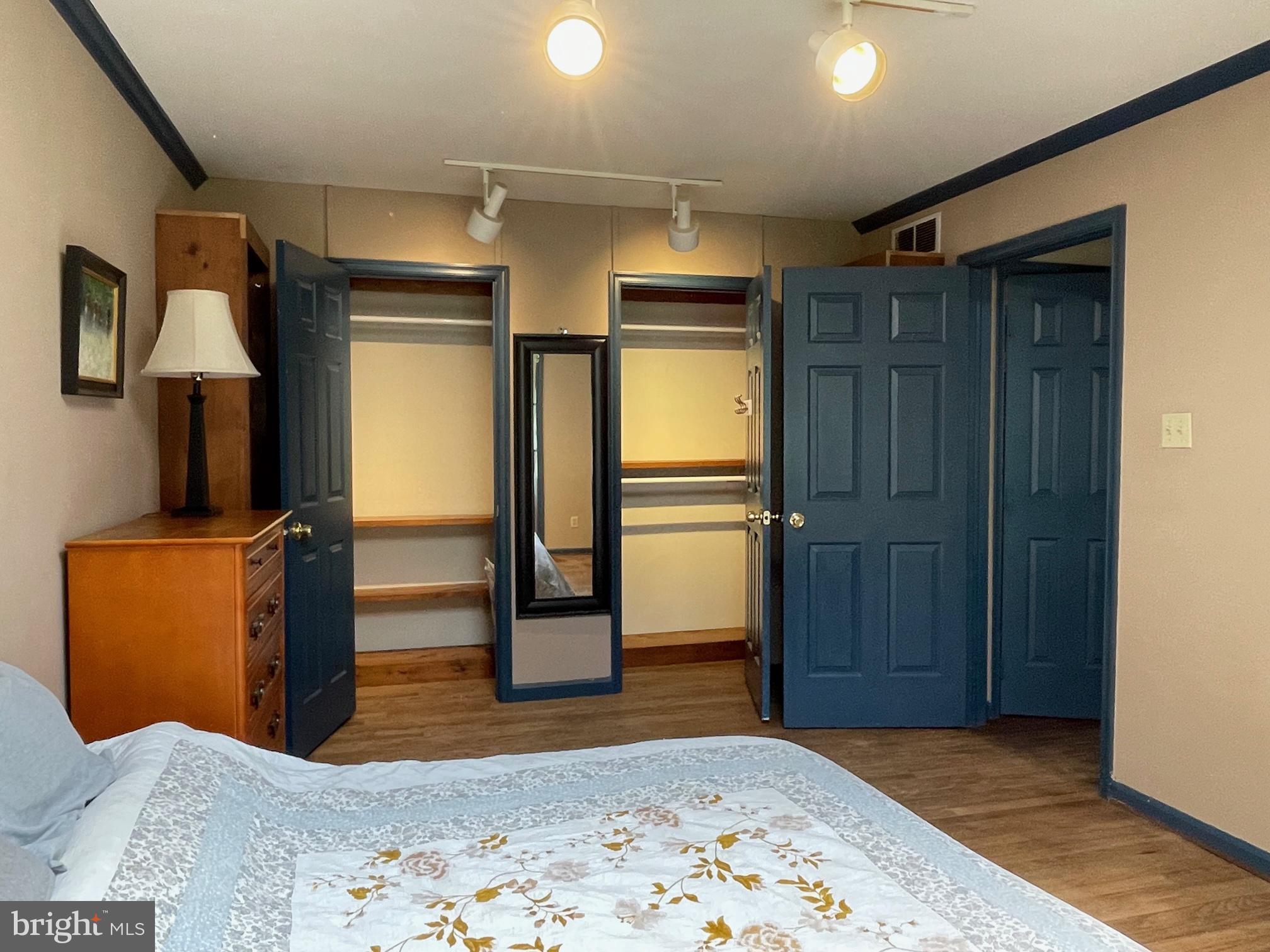 RADNOR HUNT - Residential