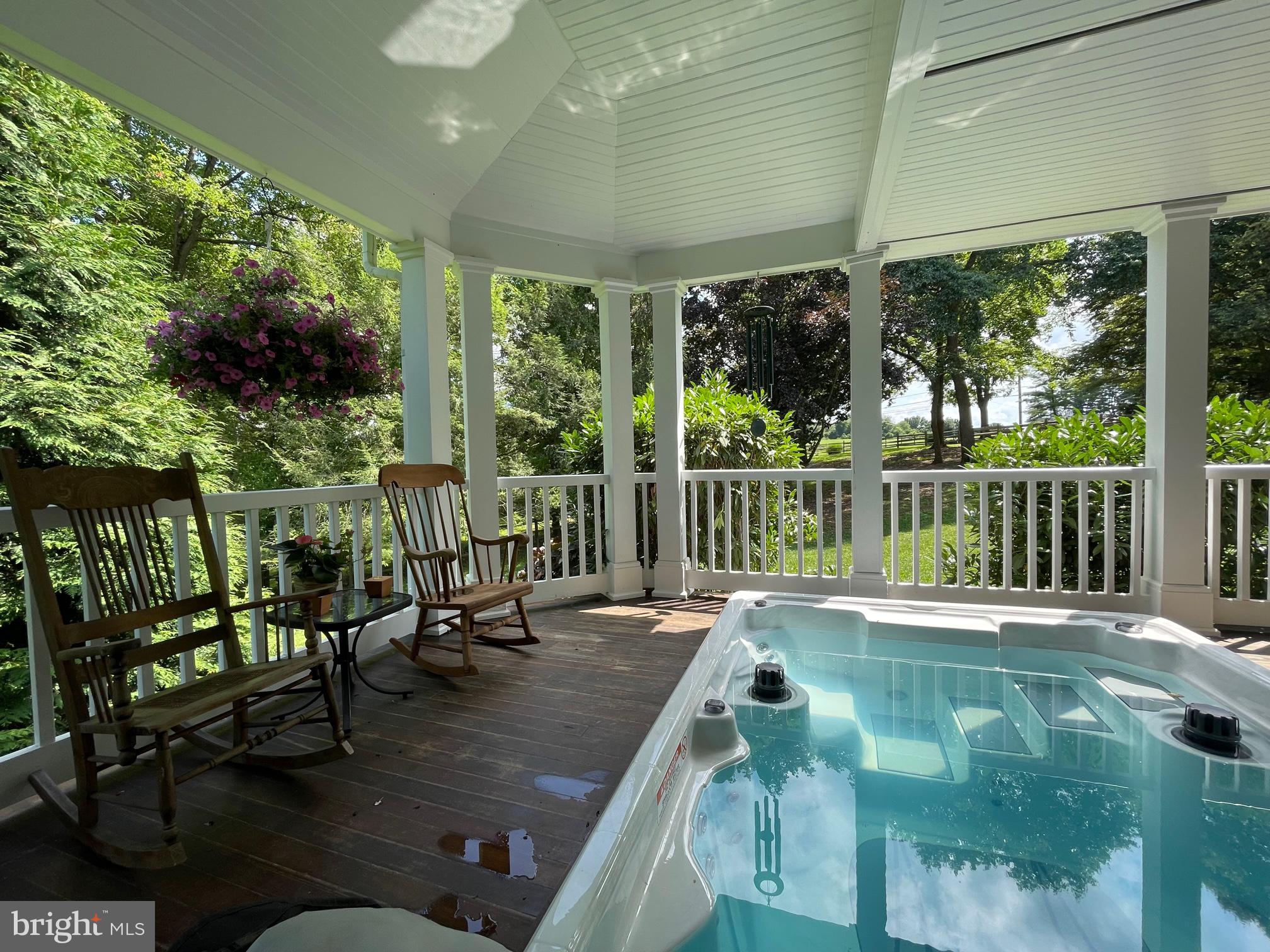 RADNOR HUNT - Residential