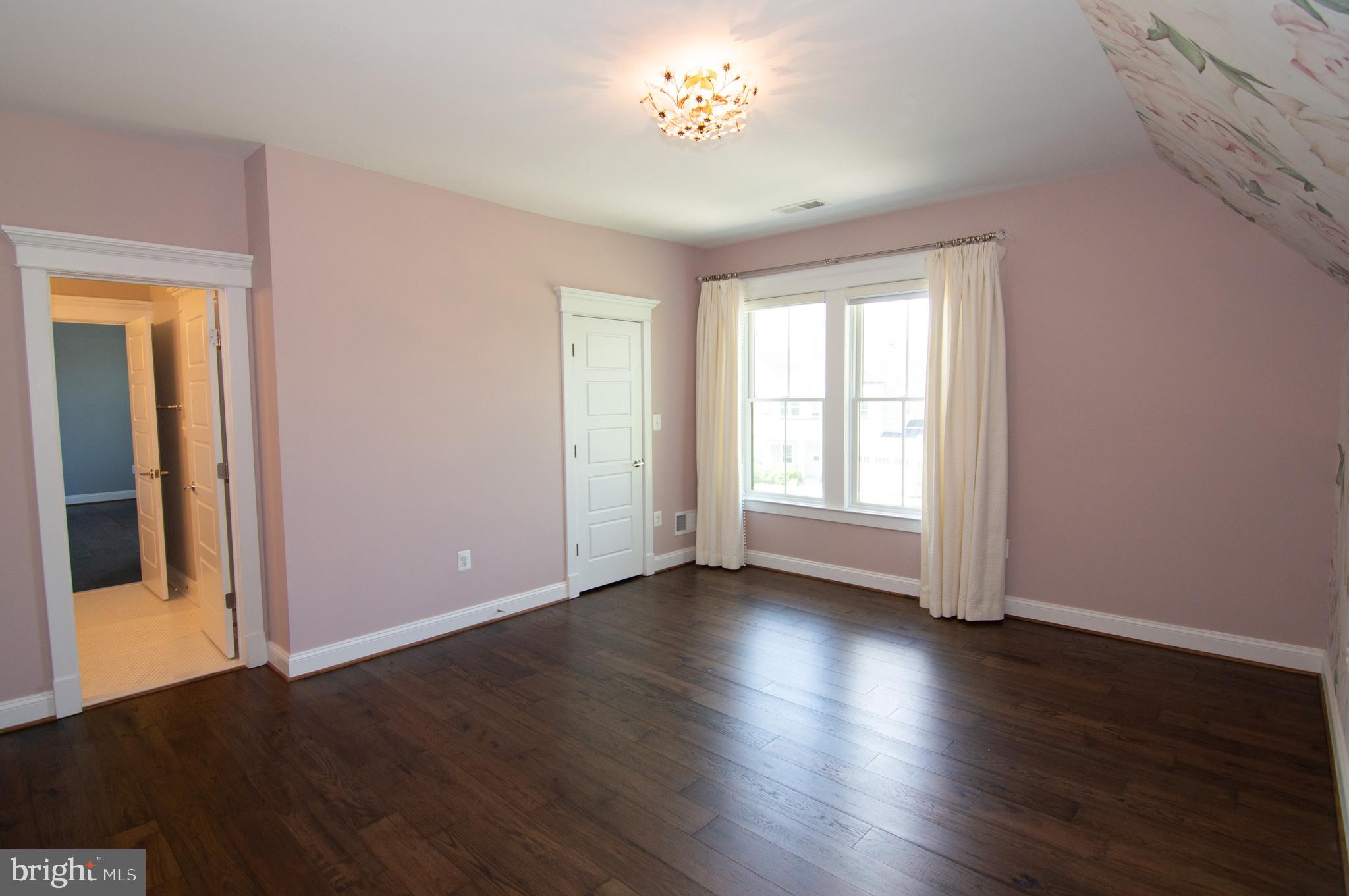 WEST VIENNA WOODS - Residential