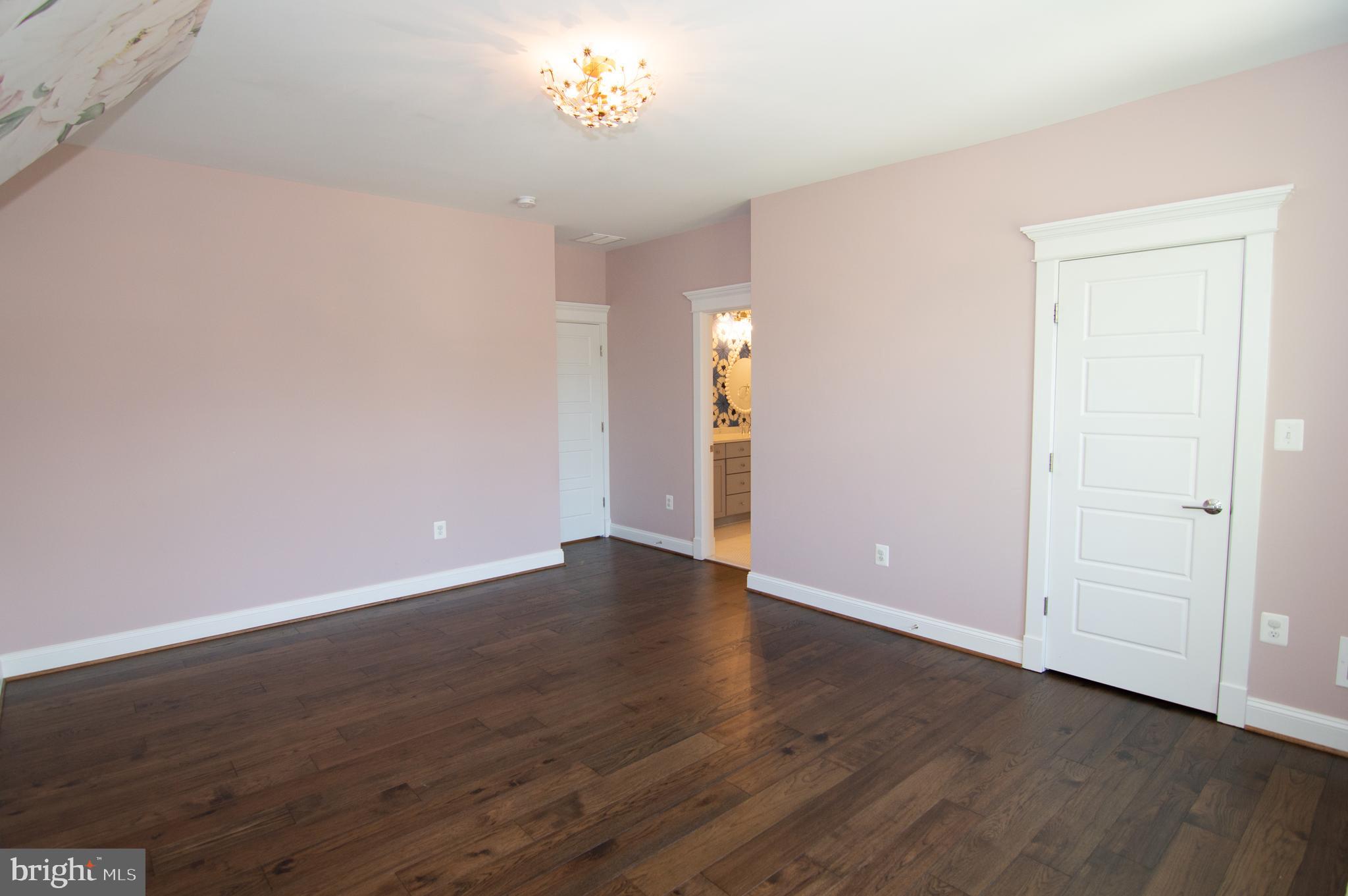 WEST VIENNA WOODS - Residential