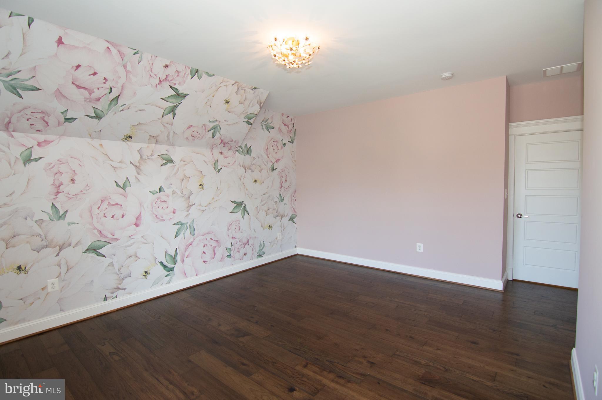 WEST VIENNA WOODS - Residential