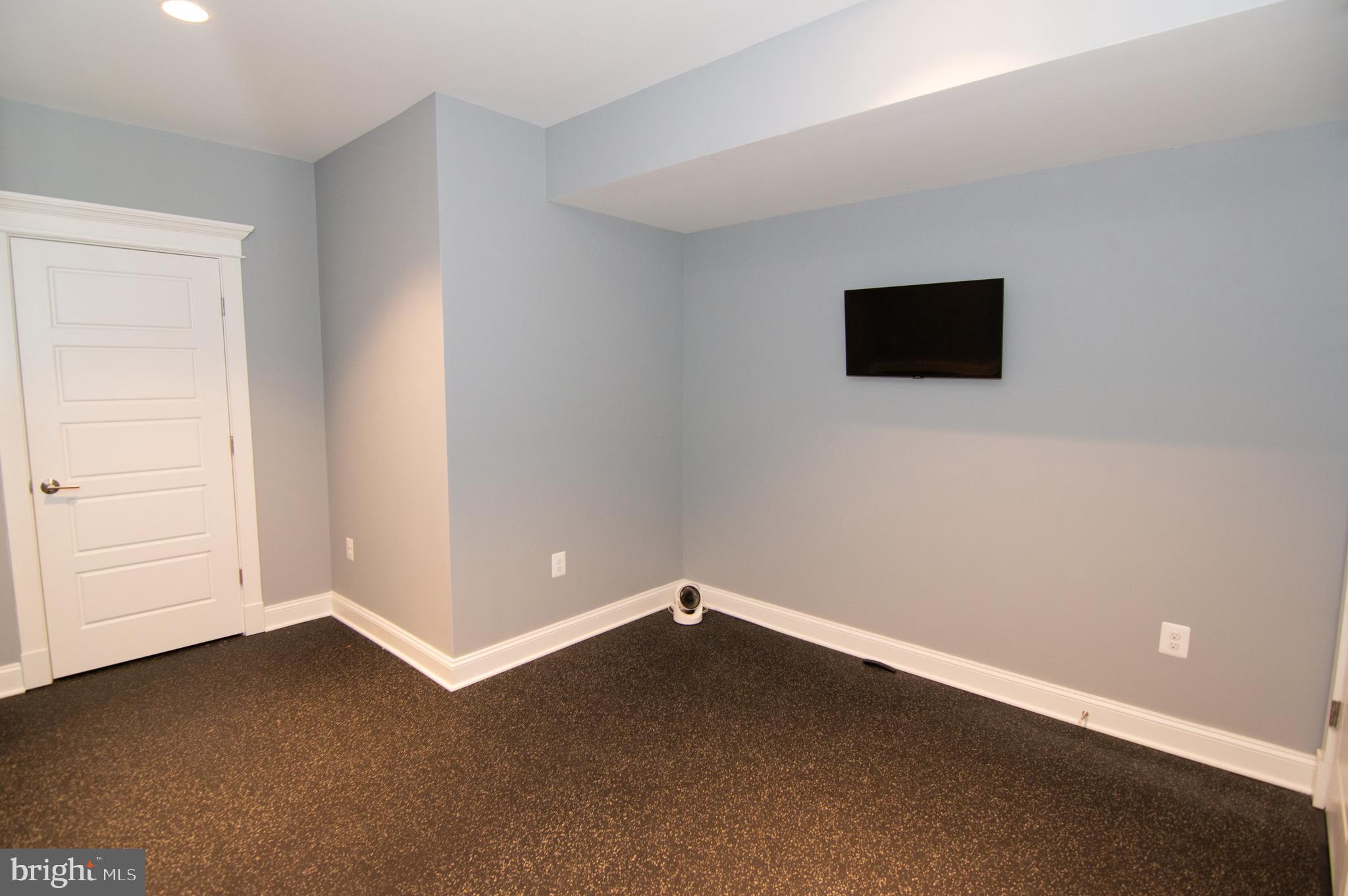 WEST VIENNA WOODS - Residential