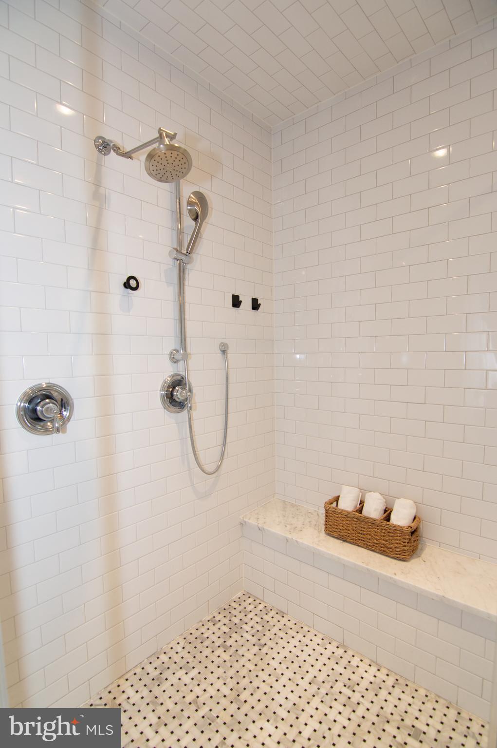 WEST VIENNA WOODS - Residential