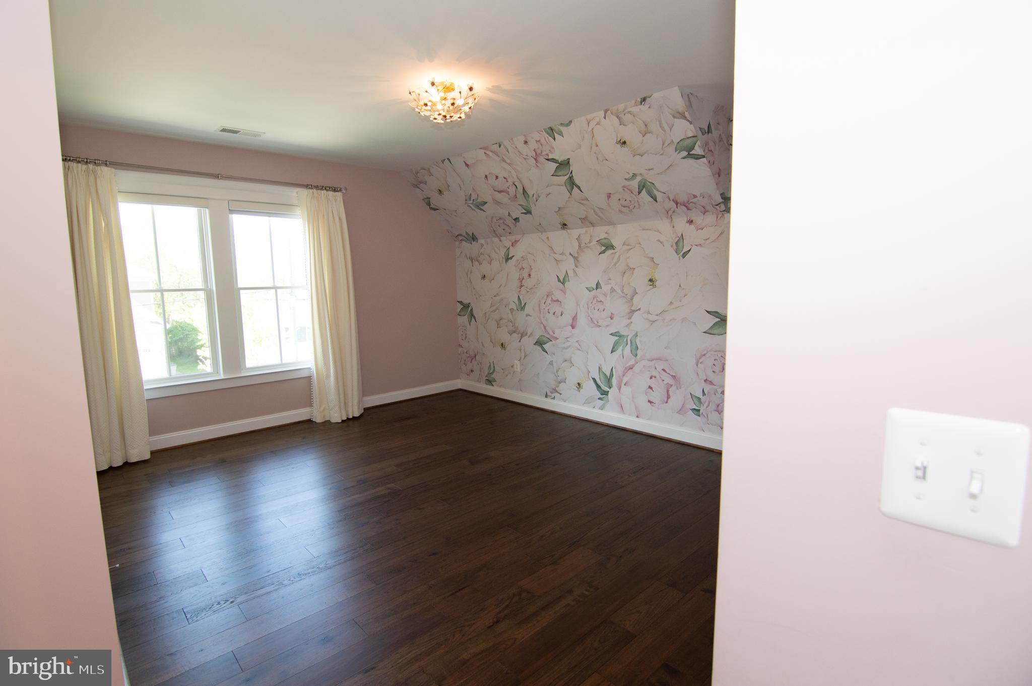 WEST VIENNA WOODS - Residential