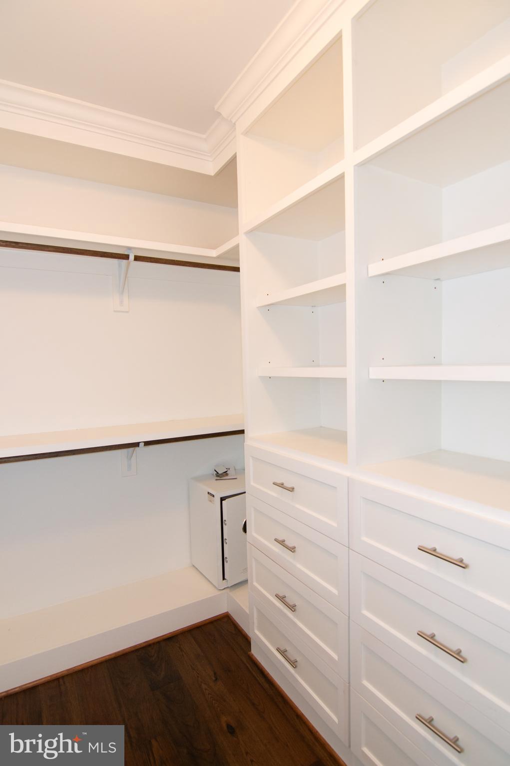 WEST VIENNA WOODS - Residential