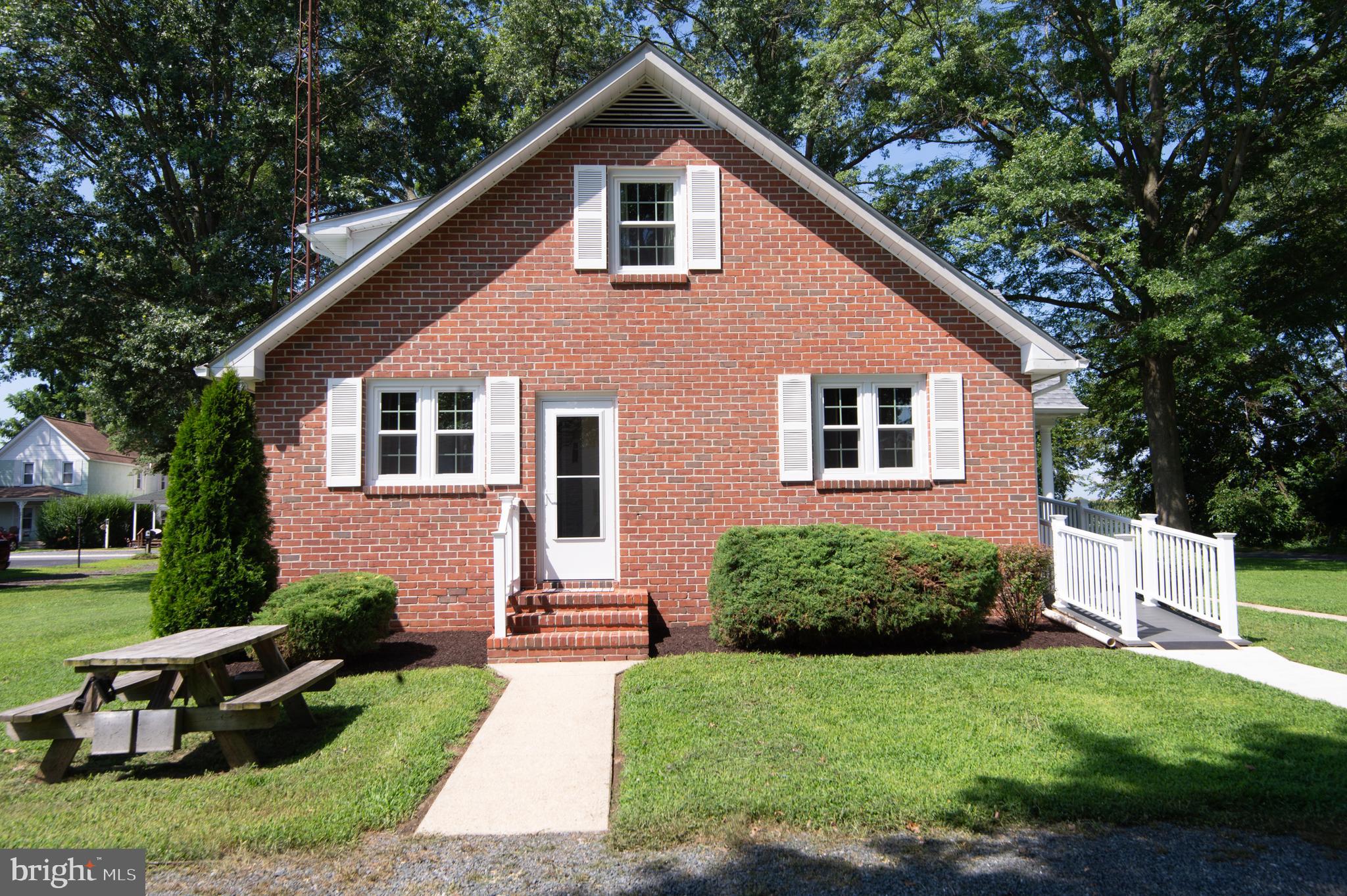 8 W LIBERTY STREET