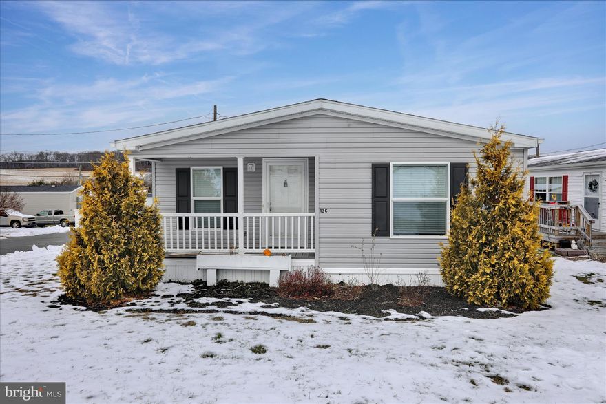 Well kept mobile home featuring 3 bedrooms and 2 full bathrooms. Located in a very quiet neighborhood, this home offers an open kitchen layout perfect for everyday living and entertaining. The spacious primary bedroom includes a walk in closet and a private full bathroom. Don’t miss this opportunity this one won’t last!