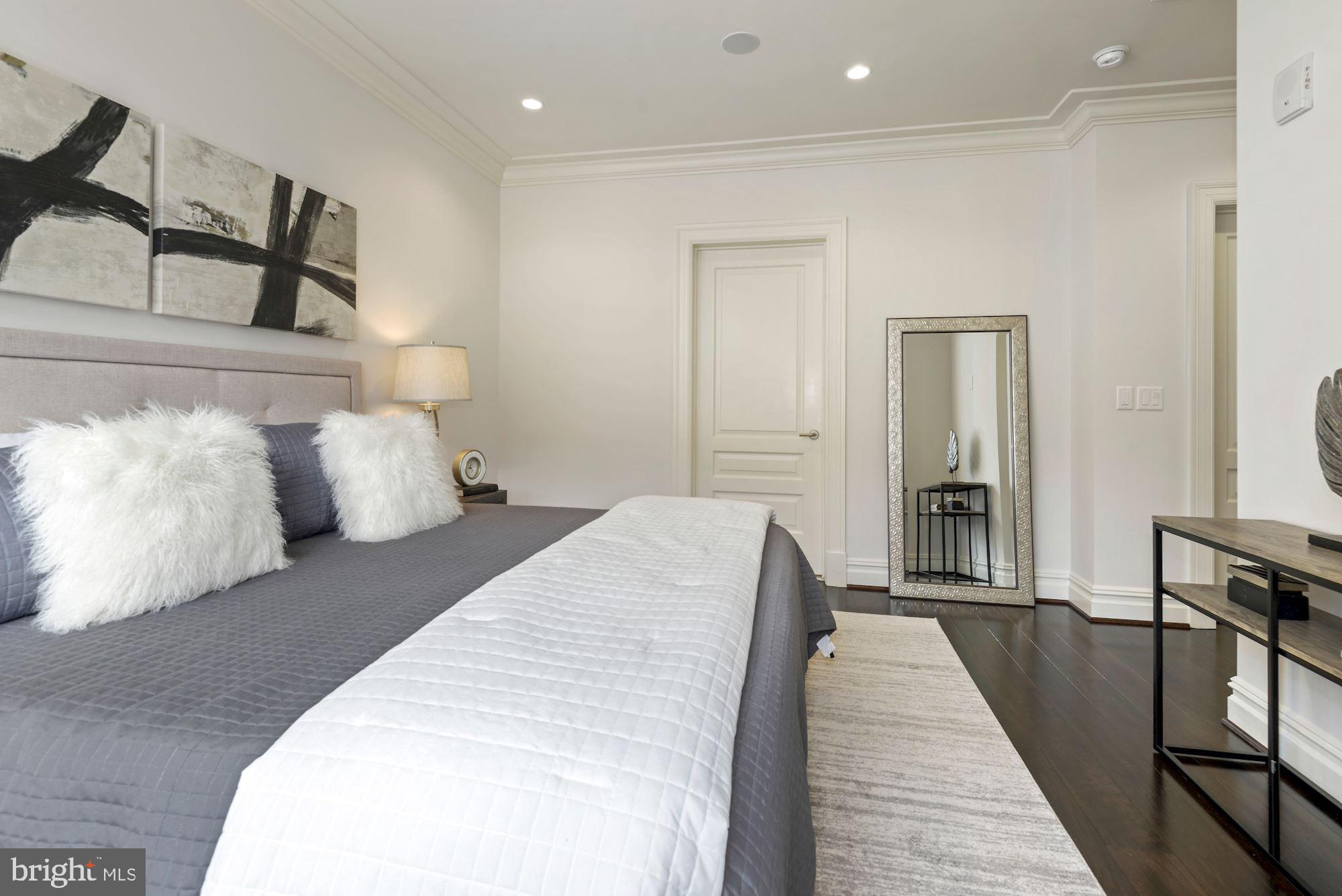 THE SIGNET - Residential