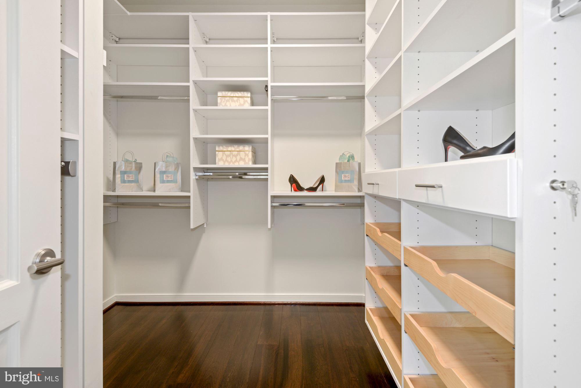 THE SIGNET - Residential