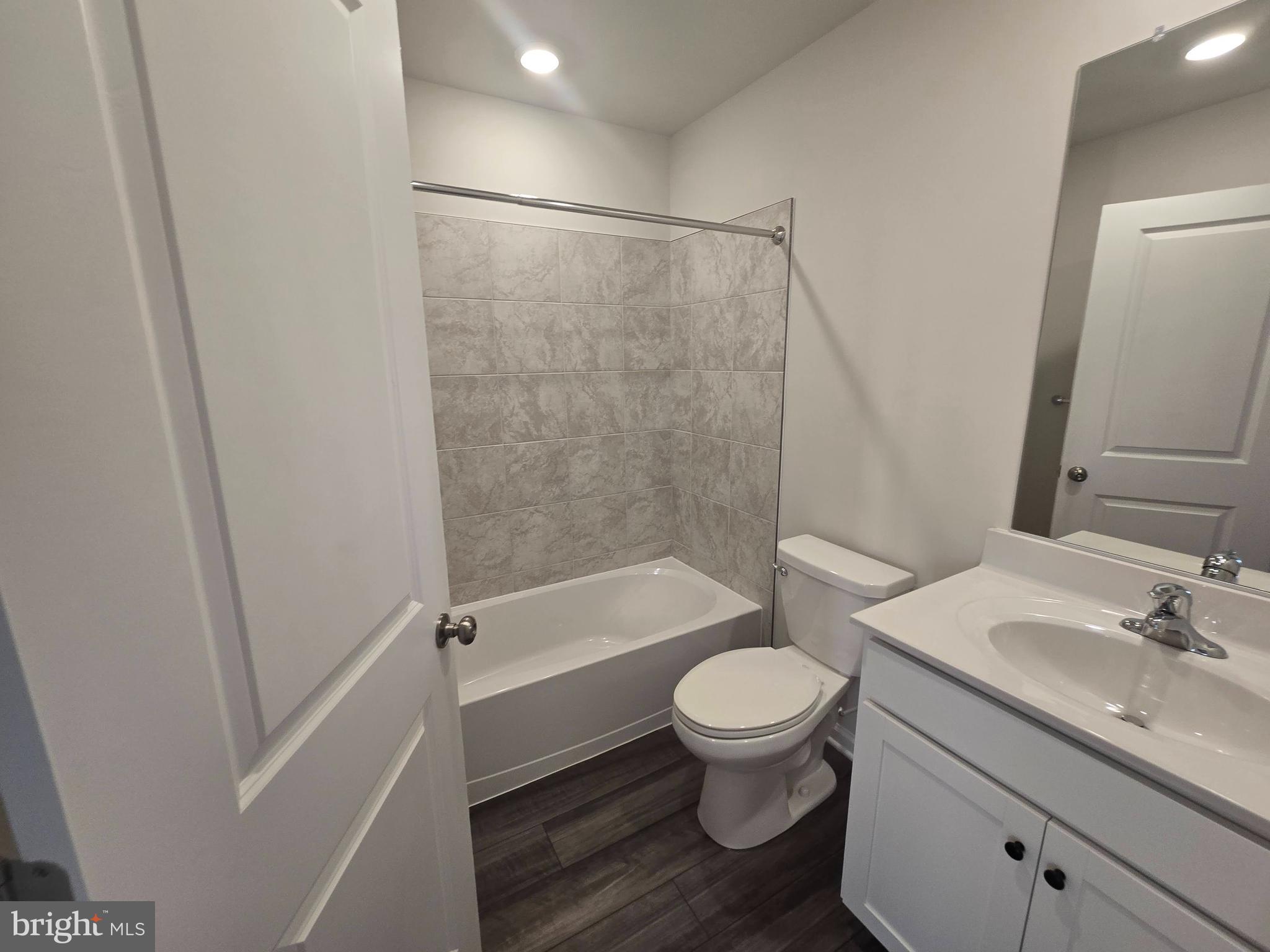 RED CLOVER MEADOWS - Residential Lease